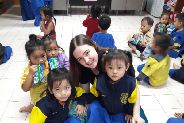 Volunteer with school children (1) Volunteer with school children (1)